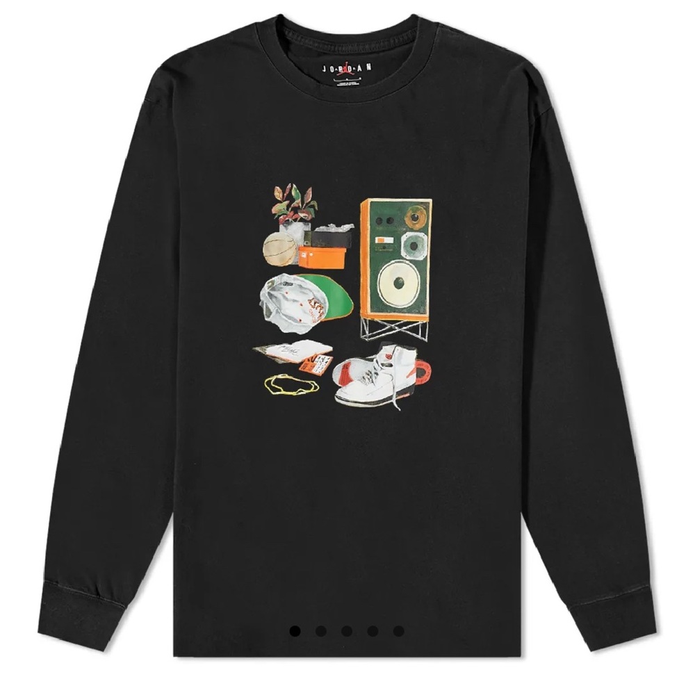 AIR JORDAN *NWOT
Artist Series by Jacob Rochester Long-Sleeve T-Shirt | M